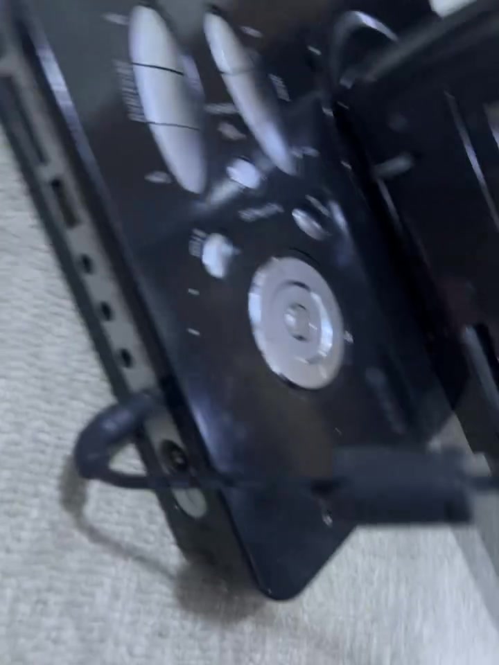 جهاز dvd ووسي دي  وهواي سوالف بي  واقراص  ب٥٠ الف كله الجهاز ويشتغل كهرباء وعالسيارة
بس محولة مكطوع البلك  مالها تشتغل عادي وريمونت قبق البطارية ضايع


**إذا كنت صاحب هذا الإعلان وتريد حذفه لأي سبب، رجاءا أرسل رسالة إلى الدعم الفني**