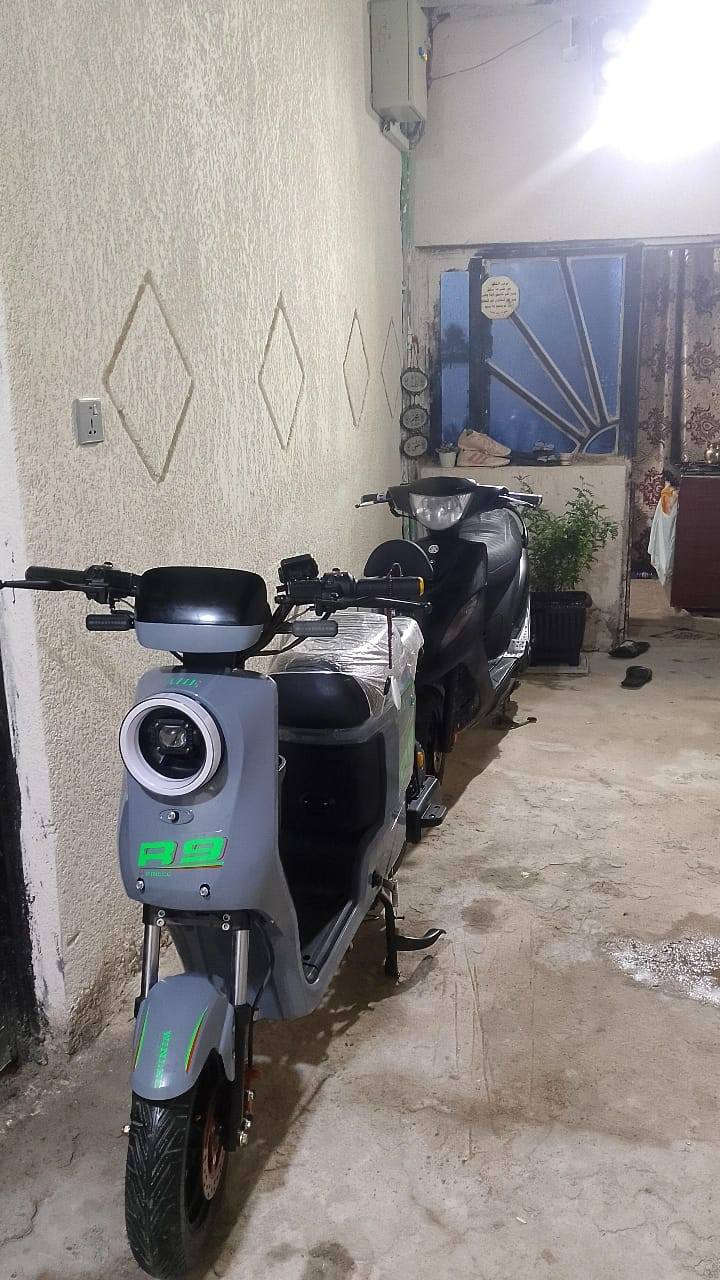 سلام وعليكم دراجة R9 للبيع موديل 2026 لون اسمنتي بطاريات كفاله الدراجه استخدام شهر ونص السعر 500 مكاني ابو الخصيب ***********
