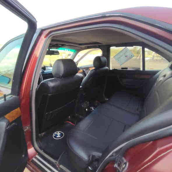 535 للبيع موديل 92 سياره خير من الله تبريد .فتحه . كهربائيات كله شغال . بيه مكينه 525 مسكر عدل دبل فانوس مكان السياره واسط .*********** واتساب
