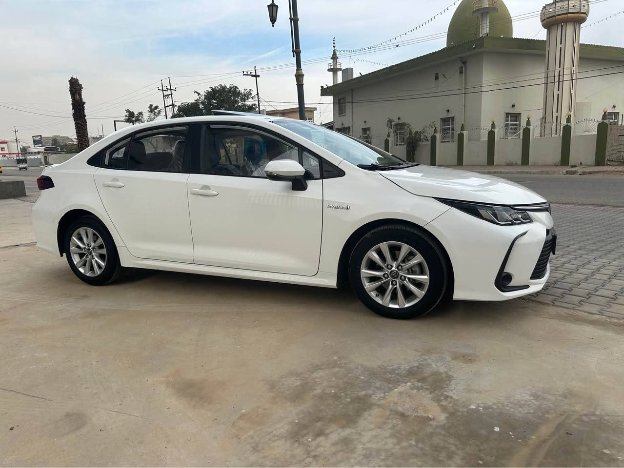 كورلا هايبرد موديل ٢٠٢٤ ماشي ٤٢الف كيلومتر 
شكل خليجي بيها جامرلغ سائق صبغ شبر بل بونيد بدون دواخل حتى ممفتوح 
*********** كركوك, العراق
