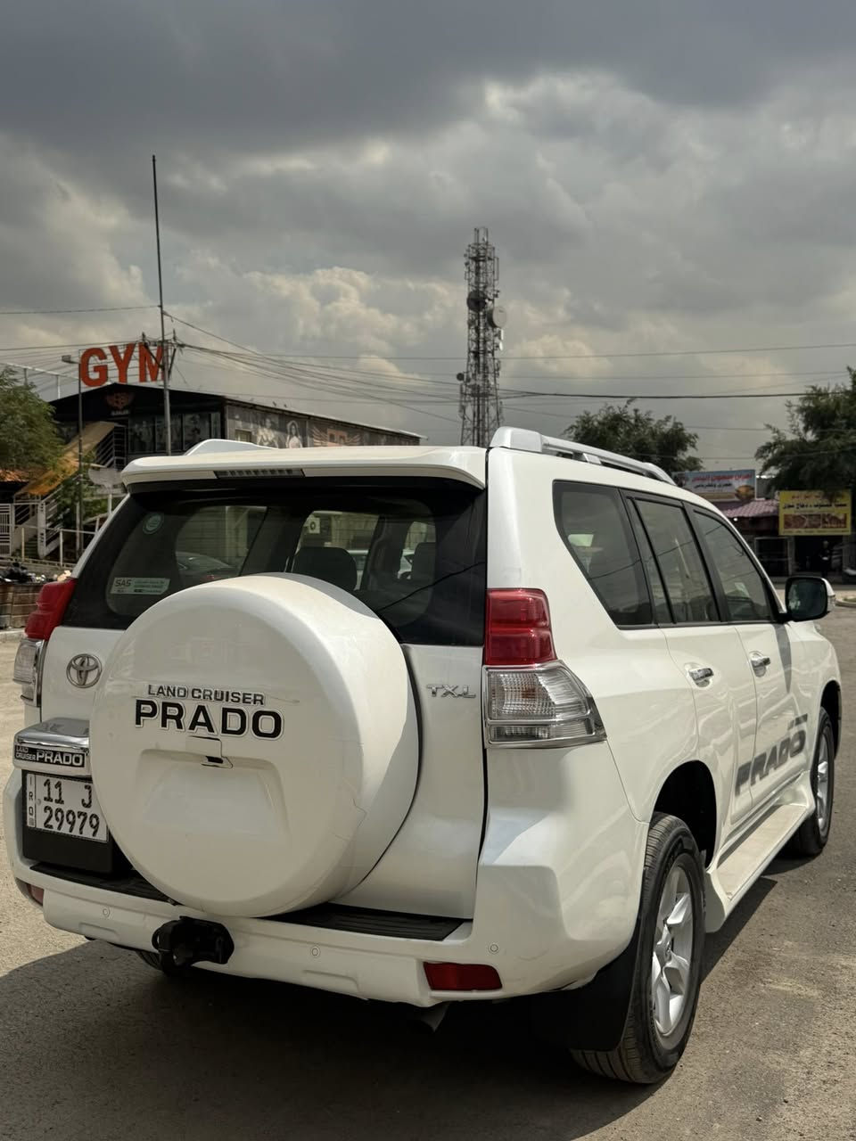 السلام عليكم
برادو 2012 
كويتي دبل تانكي مواصفاته معروفة 
ماشية 220000 الف 
السونر مرفوق مع الصور 
السيارة خير من الله اي نقص مابيه ترايه يخبل 
مكان السيارة بغداد مجمع حي السلام السكني 
***********
*********** 
السعر 27000$ وبيه مجال
