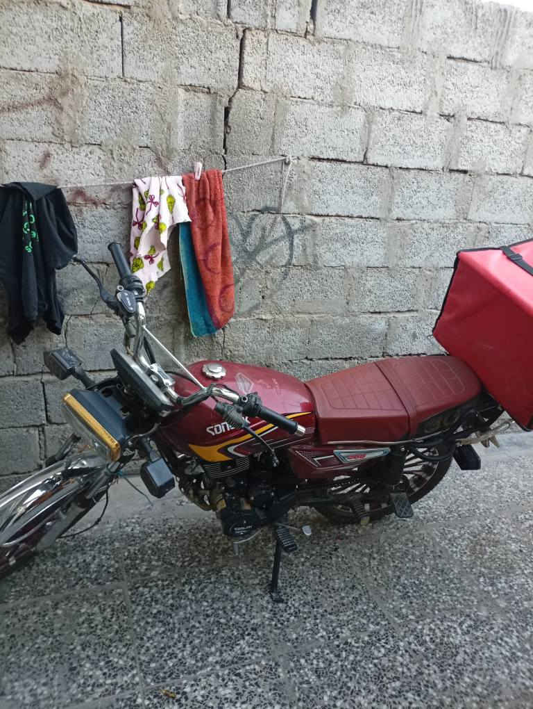 الدراجة موديل 2024 مكينه 200ss الدراجة خير من الله شلعه ومعدل كل نقص مابيها ملاحظات بسيطة من تجي تشوف اكلك بيهن ، ما بيها اوراق شباب الي يريد يشمي بمعاملة الترقيم هو يطلع اوراقها الدراجة داخلة اصولي بس اوراقها ضايعه 
السعر 600 الف وبيها مجال للشراي ان شاء الله بغداد, العراق


**إذا كنت صاحب هذا الإعلان وتريد حذفه لأي سبب، رجاءا أرسل رسالة إلى الدعم الفني**