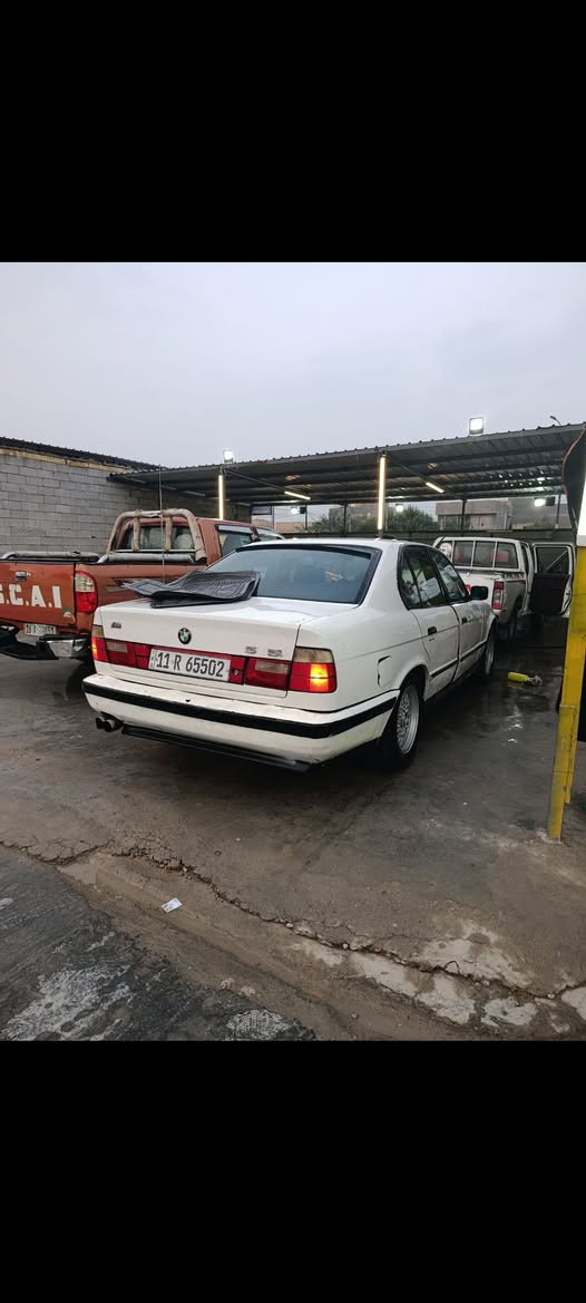 للبيع او مراوس ونطي فرق
بي ام  
محرك 2800
حجم السياره 528
تبريد ثلج
كير اوتو
حداديه جديده
تخم تاير وباتري جديد
السياره مال جناي ما بيه نواقص
رقم بغداد مشروع وطني بسمي
رقم الهاتف :***********
