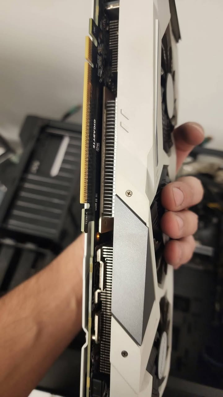 كارت شاشه RTX 2060 G6 GIGABYTE 
*********** بي واتساب
