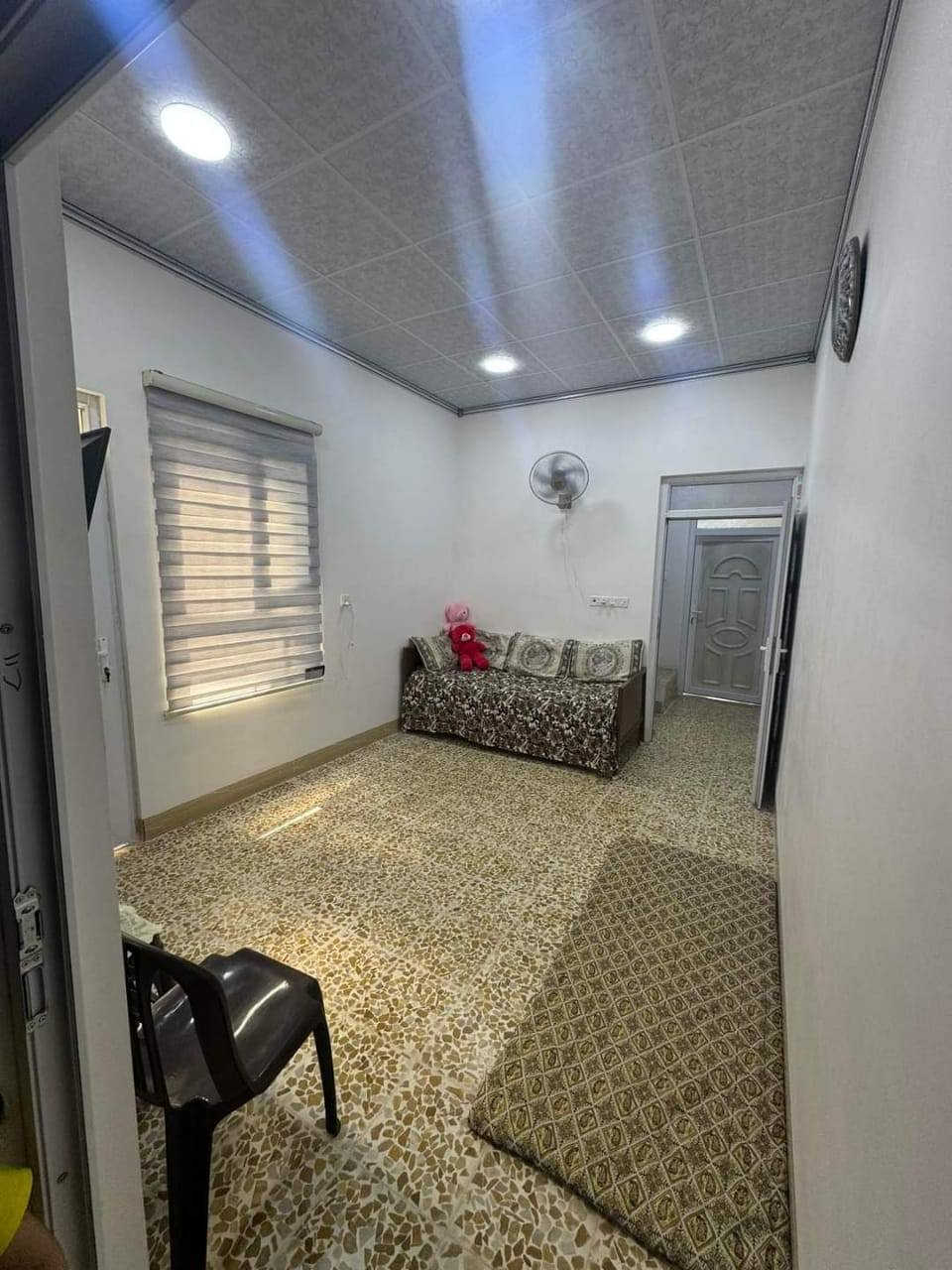 بيت للايجار حي الشيماء رجال الاعمال
مساحه 100 متر يتكون من غرفه وهول واستقبال ومطبخ وصحيات بيت فول سعر الإيجار 250 الف قفل 
***********
***********
