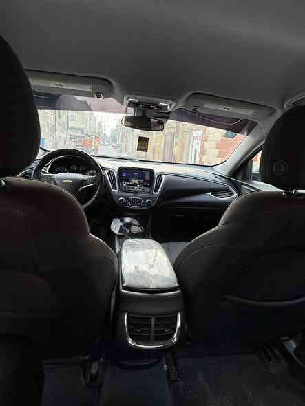 السلام عليكم 
ماليبو موديل 2024 فئة LT
رقم بغداد قبل يومين نشد  
موصفاته معروفه LT 
محرك 1500 تيربو
بصمة تشغيل وابواب وصندوق
(تشغيل عن بعد كاميرا خلفية دوارة) (رادار امامي )
(رادار تنبيه خروج من المسار )
(رادار خلفي وحساسات)
(نظام auto stop)
(تبريد قطعتين (امامي وخلفي)
(التبريد الامامي منفصل(مناخي)
(شاشة كبيرة(ايباد)
(نظام كار بلي)
(داتا شو)
(ويل 17)
(كرسي السائق كهرباء)
(تدفئة بالكشنات)
(قيادة ذاتية)
السعر 147 بيه شي بصيط كلش 
***********
