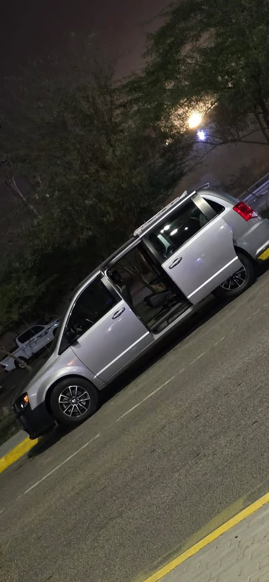 السلام عليكم دوج كرفان للبيع مديل2018 رقم كربلاء الجديد السيارة كفالة كير مكينة حدادية كهربيات كله جاهز سنوية لل29 بسمنة موصفات seصور الحادث موجودة بلمنشور + صار بيه حادث في العراق جاملغ جهت اليمنى تبديل غرفة جلد كاعية جلد كامرة خلفية اب165 وبيها مجال مكان السيارة نجف الاشرف حي الميلاد *********** ابو كرم
