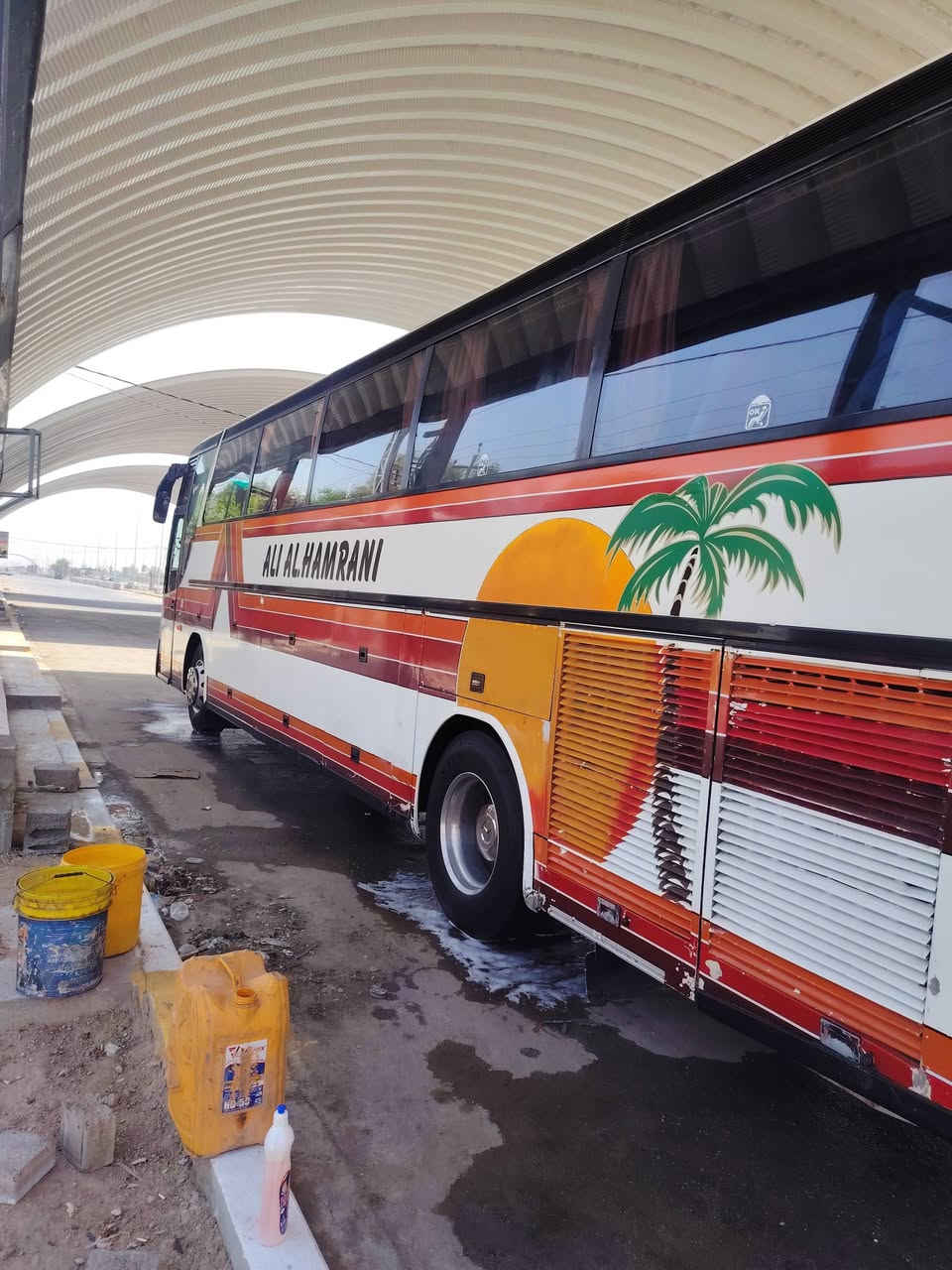 السلام عليكم باص 2000 للبيع جاهزه من كل النواحي رقم مارسدس 94 بسمي سنويه لل 2027 مكينه وكير واكسل مكفولات السياره خير من الله مكان السياره كربلاء رقم صاحب الباص *********** السعر 210
