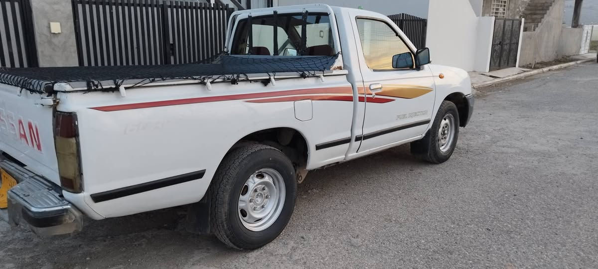 نیسان پیکاب ٢٠٠٨ 
٥پارچە ڕەش لەسە ر ساخی 
کامل مە سەرفی کراوە
٤تایە ی لۆکی تازە بۆ بەستراوە 
مه کین و گێڕ وئەکسلی بە شەرت
٨٥ گلا
*********** السليمانية, العراق
