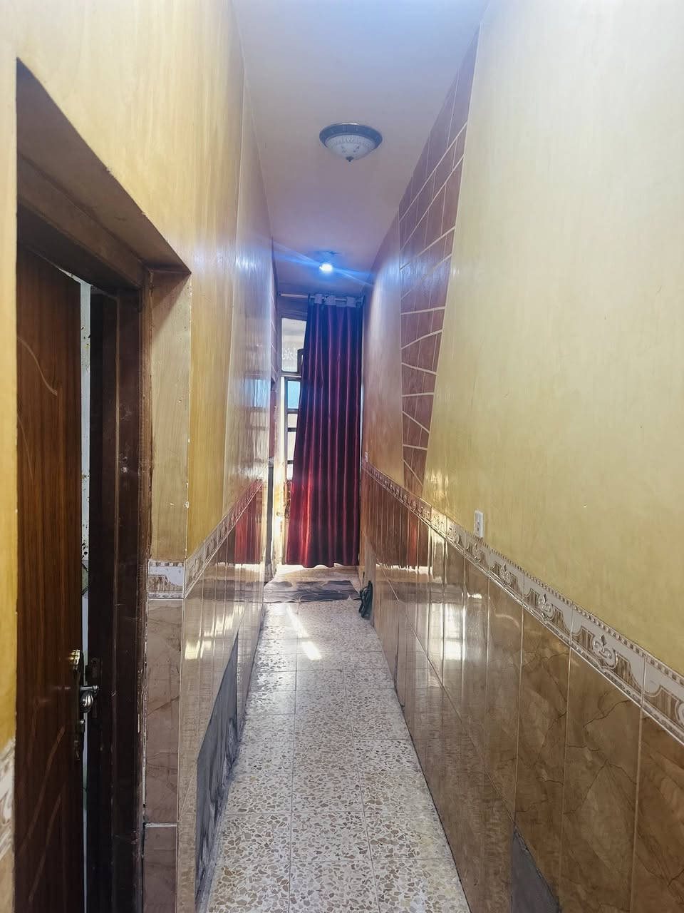 سلام عليكم بيت البيع المساحه ١٠٠ متر موقع البيت شارع المستشفى قرب جامع قام ال محمد الفرع الي مقابيل المولده مال سليم لبيت بي ملاحضات قليله مثل ما موضح بصوره لبيتونه يراد الها تكشير ستفسار اكثر تصال عله رقم ‭٠٧٧٠ ٧٢٣ ٠٦٦٠‬
