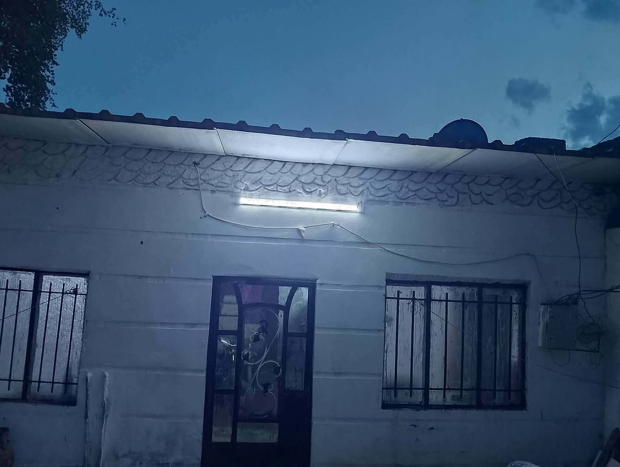 سلام عليكم بيت لبيع بحي كرار  وره ساحه تشابيه يشري يتصل***********
