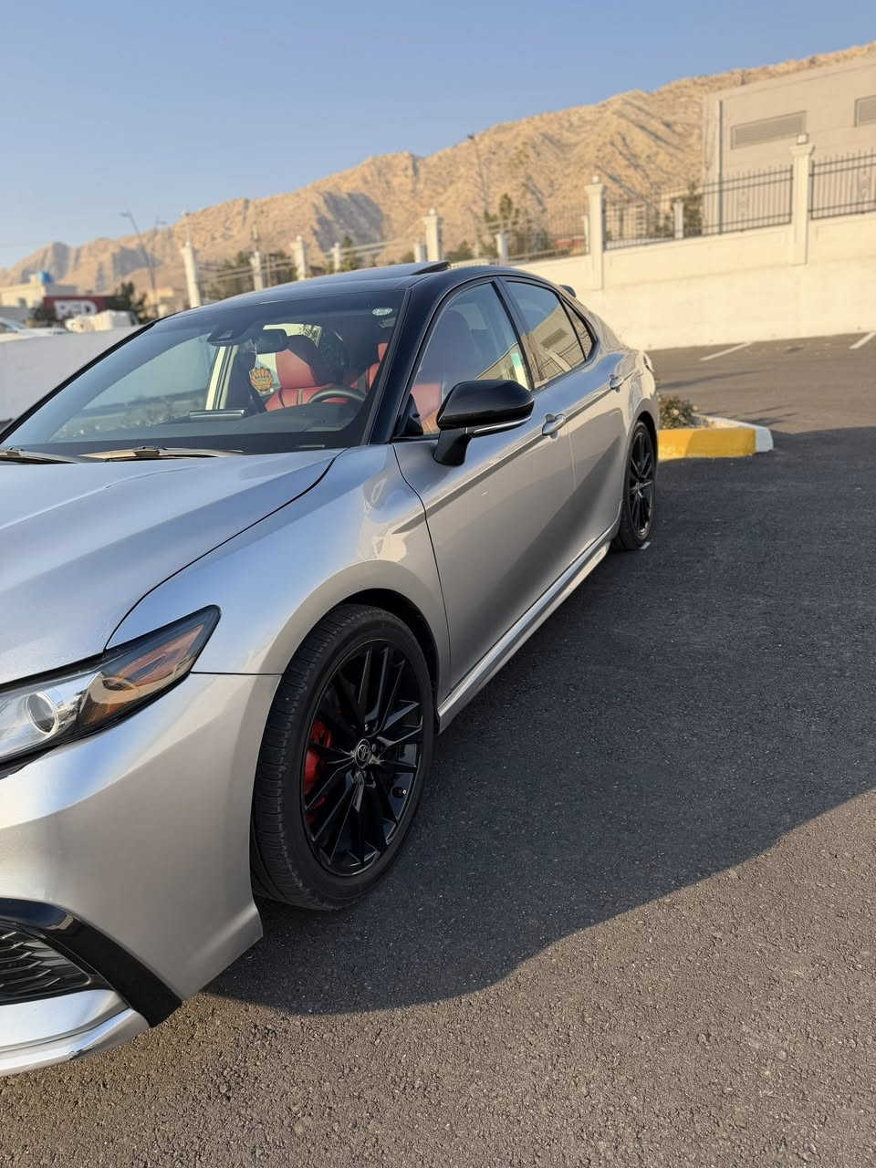 تویوتا کامری XSE 2023 هایبرد
فول مواصفات داخل سور
ئیك چاملوغ ضبغ بئ داخلي بئ ایرباك
***********
