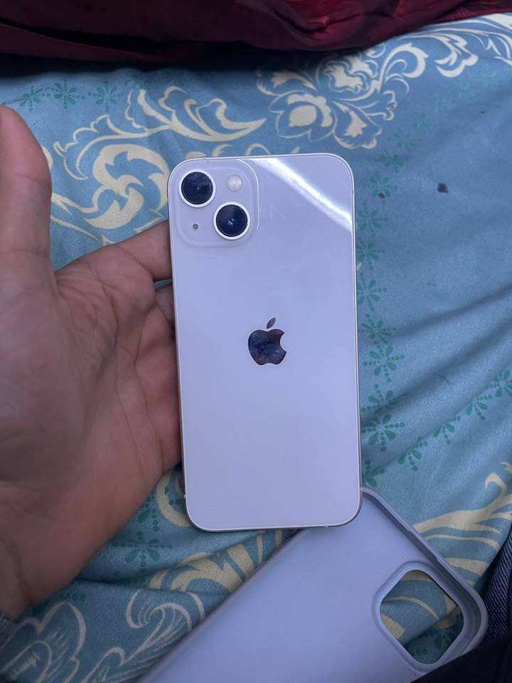 السلام عليكم ايفون١٣ عادي مكفول للبيع ذاكره ٢٦٥ كله شغاله و شرط النظافه سعره ٤٧٥.    
*********** واتساب
