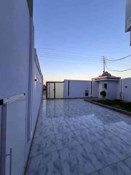 عرض مميز جداً 
#دار_سكن_للبيع_البناء_حديث
مساحة الدار 350م على شارع 12م تبليط
سعر #مناسب حسب الترتيب والمساحة
في أبي الخصيب مقاطعة كوت الحمداني
قرب محكمة القضاء الأعلى لإبي الخصيب
الدار #يقع ضمن مجمع سكني متميز 
#طابو صرف زراعي المالك عراقي 🇮🇶
#المحتويات :: كراج واسع حديقة بواجهة الدار 
مجمع صحيات خارجي خاص بالضيوف مع حديقة
للدار #مدخلين / مدخل كلدور ومدخل على المطبخ
كلدور وأستقبال واسع ومطبخ حار + مطبخ بارد
صالة واسعة / مع ثلاث (3) غرف منام واسعة 
#تصميم الدرج بقمة التميز مع أختيار المحجز 
……..
#السعر_المطلوب:: 148مليون قابل للتفاوض
……..
الدار افضل من التصوير / والكلام مختصر بالشرح
……..
نستقبل جميع العروضات العقارية .
…….
#للأستفسار :: ***********
