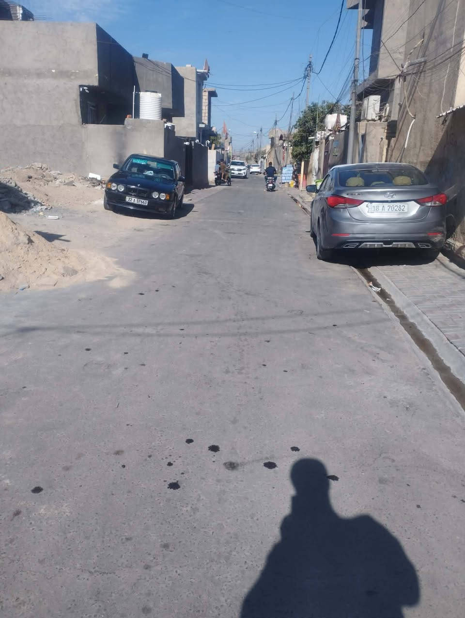 السلام عليكم
بيت طابو زراعي المساحه 94 م
يحتوي علا استقبال ومطبخ وغرفتين 
مجمع صحيات داخليه وخارجيه 
الشارع تبليط ومجاري مثل ما موضح لكم بصور 
 العنوان كربلاء طويريج حي الجمعيه 
السعر 60 وبي مجال 
الرقم *********** الاستفسار

