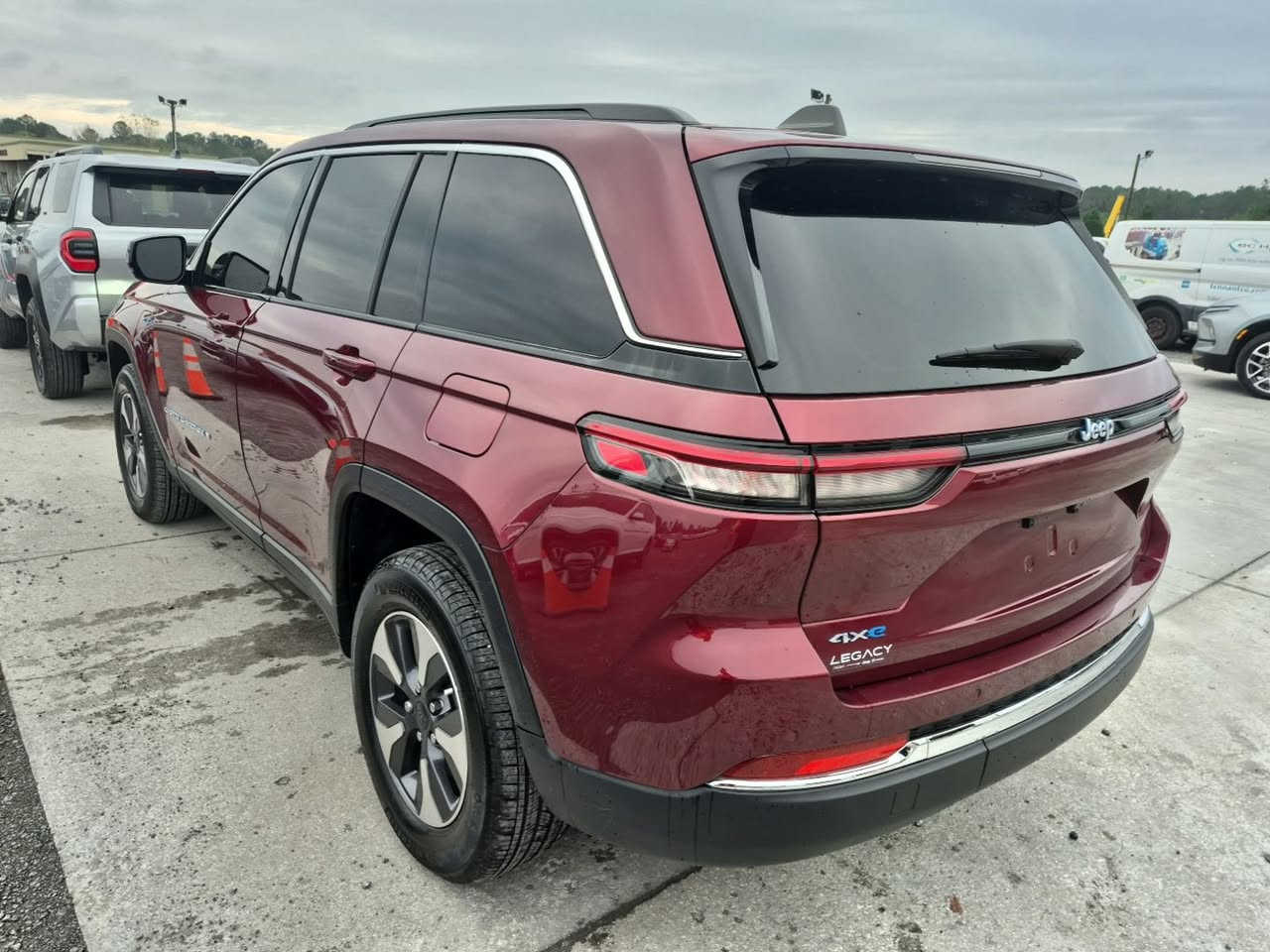 جيب  اكلين شهر وتوصل لبغداد بدون أي حادث أو عطل  

السلام عليكم جيب كراند شيروكي 4XE 2024 وارد امريكي

Jeep Grand Cherokee 4Xe 2024 2.0L

         حجم المكينه : 2000  تيربو + هايبرد + بلك ان 

المسافة المقطوعة :5ميل  بعدها زيرو

          حالة الايرباك : سليم مطاك ولا ايرباك

#مواصفاتها

1.شاشه 

2.بصمه

3. تشغيل عن بعد

4.دمام خلفي

5.كشنات جلد

6.كشن السايق ميمري

7.كشنات كهرباء

8.صندوك كهرباء

9.حساسات خلفيه

10. قطع تبريد 

11.اشاير بالمري

12.رادار امامي

13.رادارات 360

14.ثلاث وضعيات قياده

15. بنوراما فتحتين

16. كير ماوس

17. نظام منحدرات

18. هيترات بالكشنات 

19.ويل كب كروم

20.لايتات لد

21.بكلايت لد

22.كشافات

23.بصمة ابواب

فول مواصفات 1/1

#

تفاصيل اكثر هذا رقمي ***********
