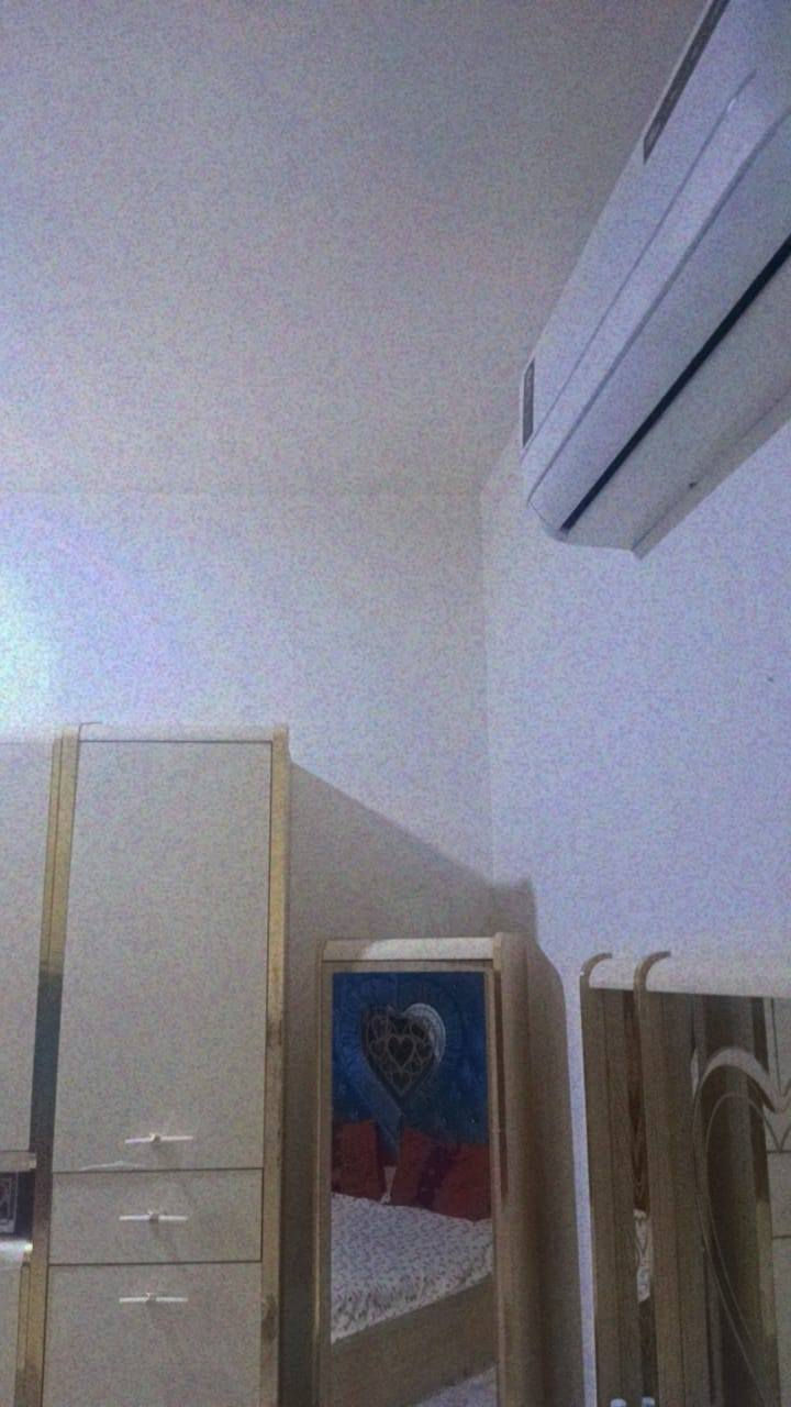 السلام عليكم بيت للبيع مساحته 112 طابو زراعي سند 25 كافه الخدمات متوفره العنوان حله المهندسين مقابل مدينه ألعاب أرض بابل قرب الجملون السعر 48 وبي مجال ***********
