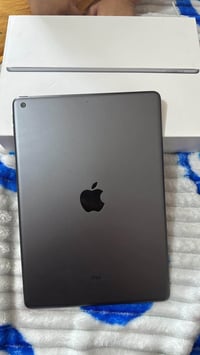 آيباد ٩ • ٦٤ • بالكارتون