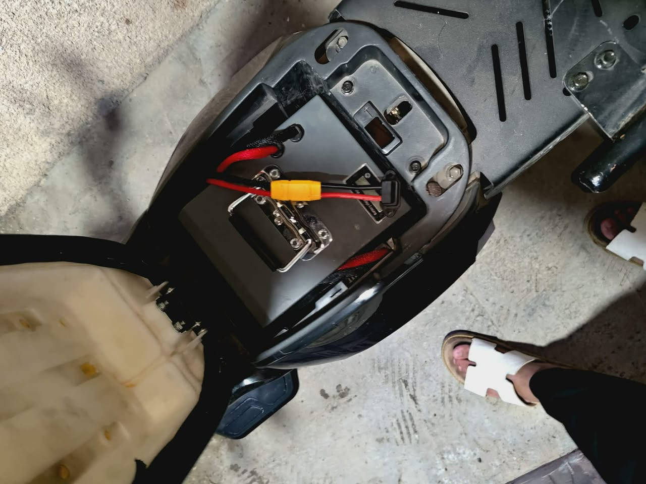 السلام عليكم دراجه شحن للبيع النوع سيزر برو الجيل الثاني صار شهرين من ماخذهة كفالة عامة اي عطل مابيهة السعر مليون و400 الانتصال على الرقم ***********
