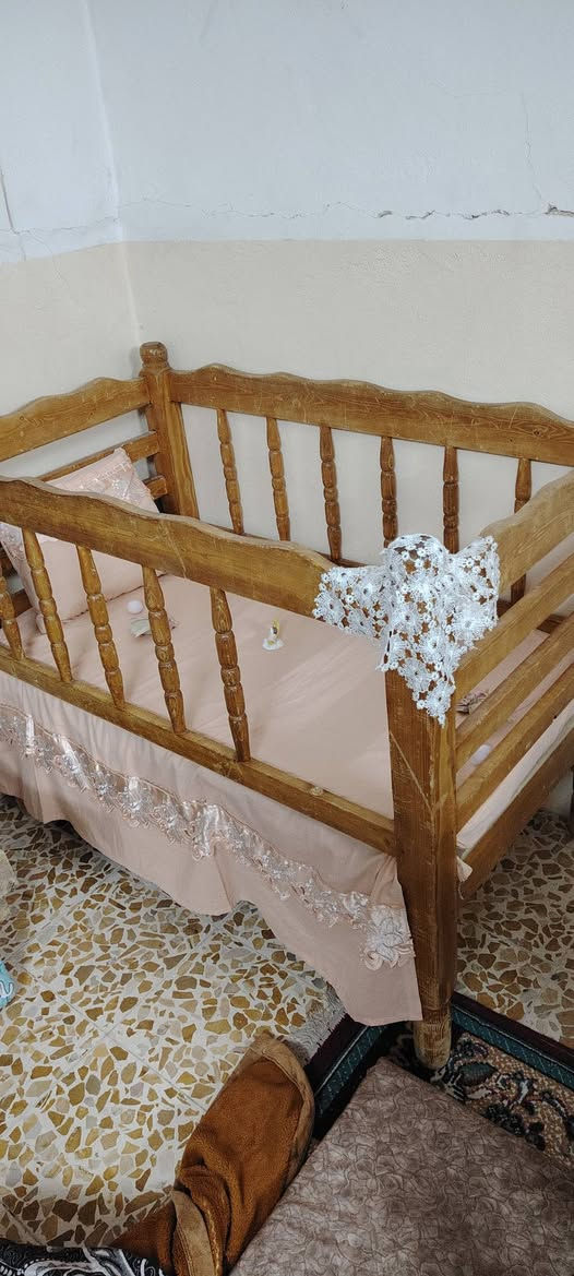 تخت مال طفال للبيع الطول 120والعرض 70 شغل فقيل وفصال السعر 50وبي مجال ***********
