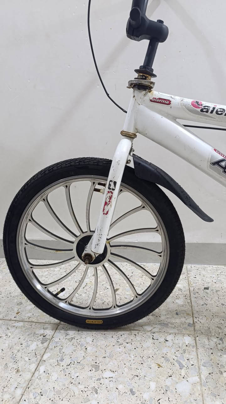 السلام عليكم ورحمة الله وبركاته
🚲 بايسكل حجم 20 نظيف جدا جاهز للاستخدام 
*********** واتساب
