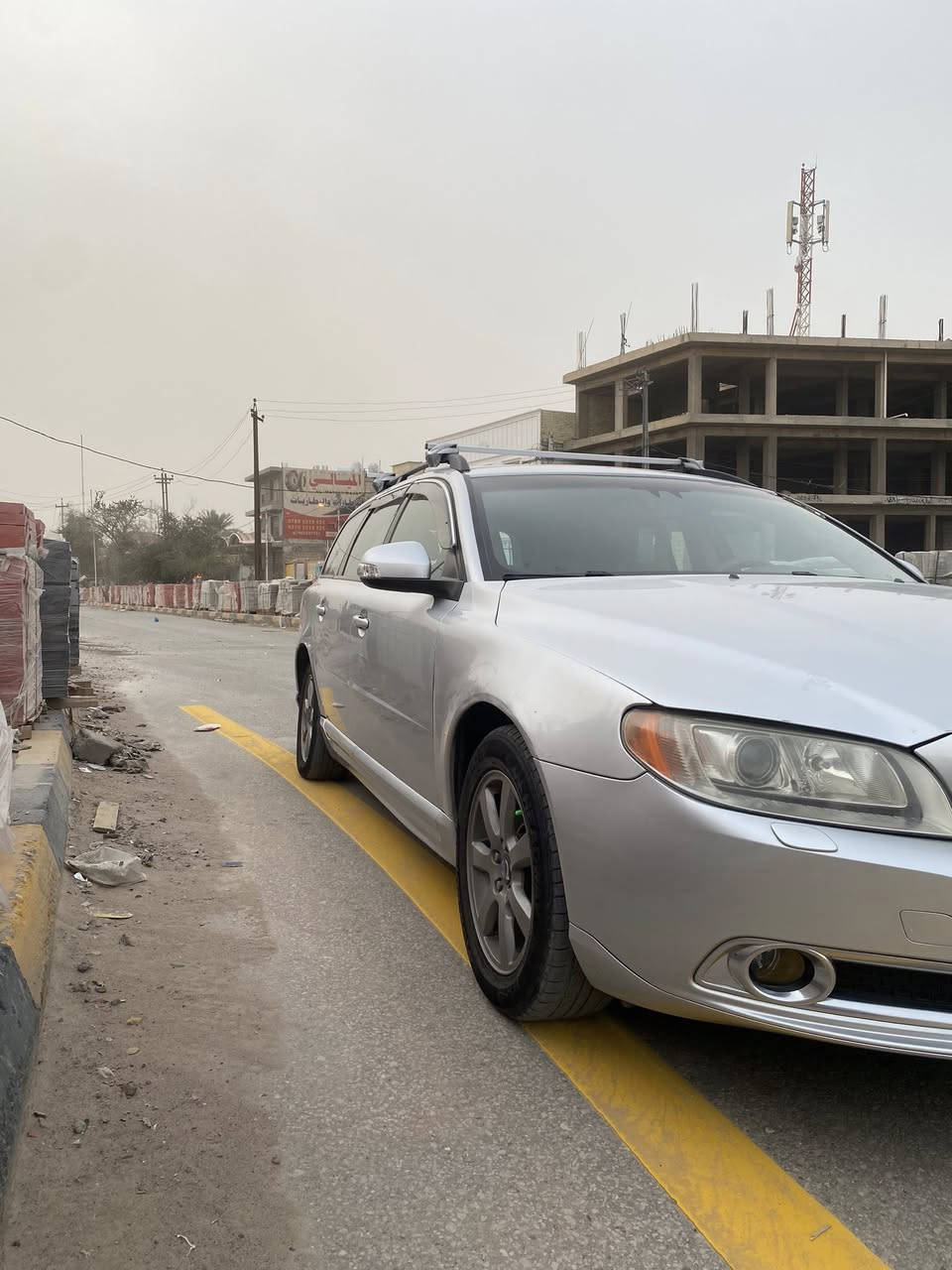 السلام عليكم
سيارة للبيع فولفو V70
 موديل 2011لون سلفر
محرك 5 سلندر تربو 2500 بلادي
المواصفات 
شاشه اندرويد + كامره خلفي 
تبريد تدفئه كله شغال 
سايد بريك كهربائي
تدفئه كشنات 
تبريد قطعتين
جام 4 اوتو
لايت عدسه زنون بلادي 
رقم اربيل 
مكان السياره نجف 
 السعر 88$  وبيه مجال للشراي
للتواصل والستفسار
***********
