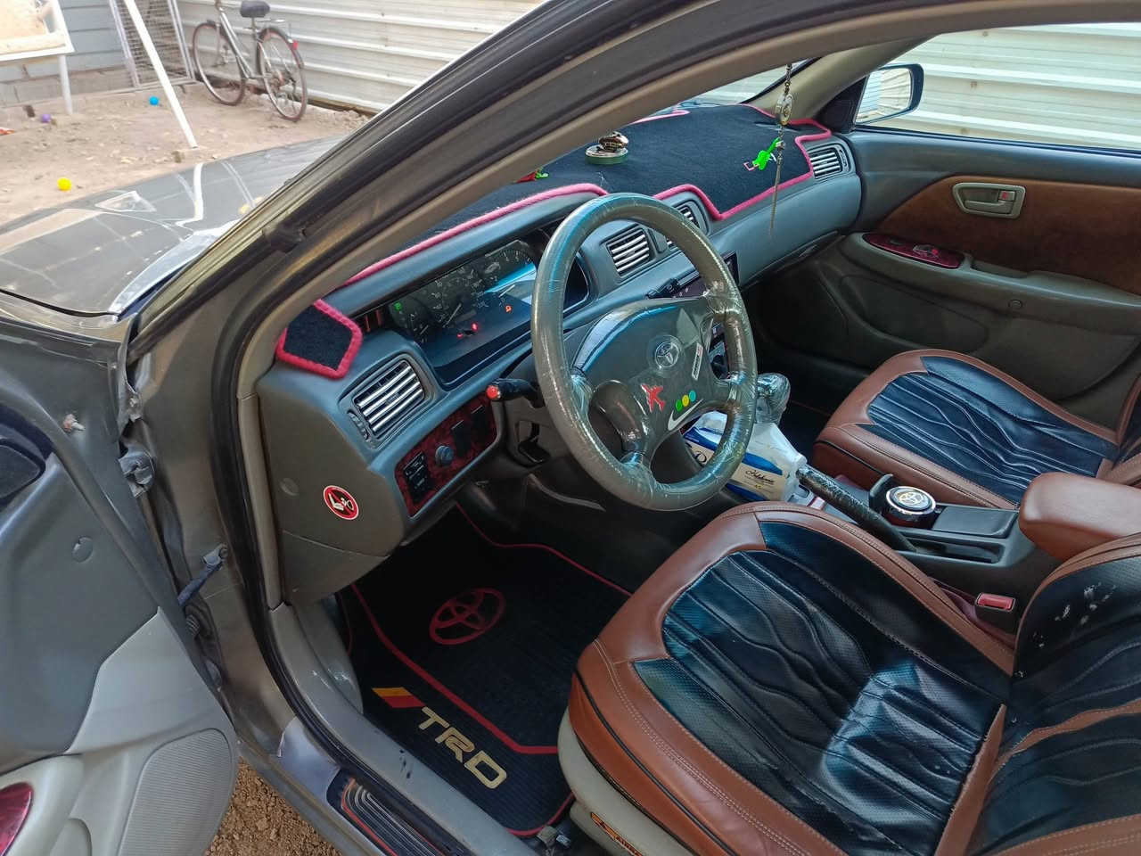 للبيع فقط كامري موديل 2000وارد امريكي محرك جديد كير جديد كهربائيات جديدة وبلادي ماملعوب بيها تبريد ثلج داخل نظيف كلش صدر امامي خلفي جديد تخم تاير جديد صار يومين شادة وباتري جديد صار سبوع من شديتة مصبوغة عام اثر جراد ضمان صبغ خمس سنوات  بدون اي حادث سيارة كاملة من كلشي وناعمة كلش ومتعوب عليها مال بيت لايت عالي ناصي زنون السعر المطلوب 82 وبيها مجال بسيط رقم الهاتف ***********
