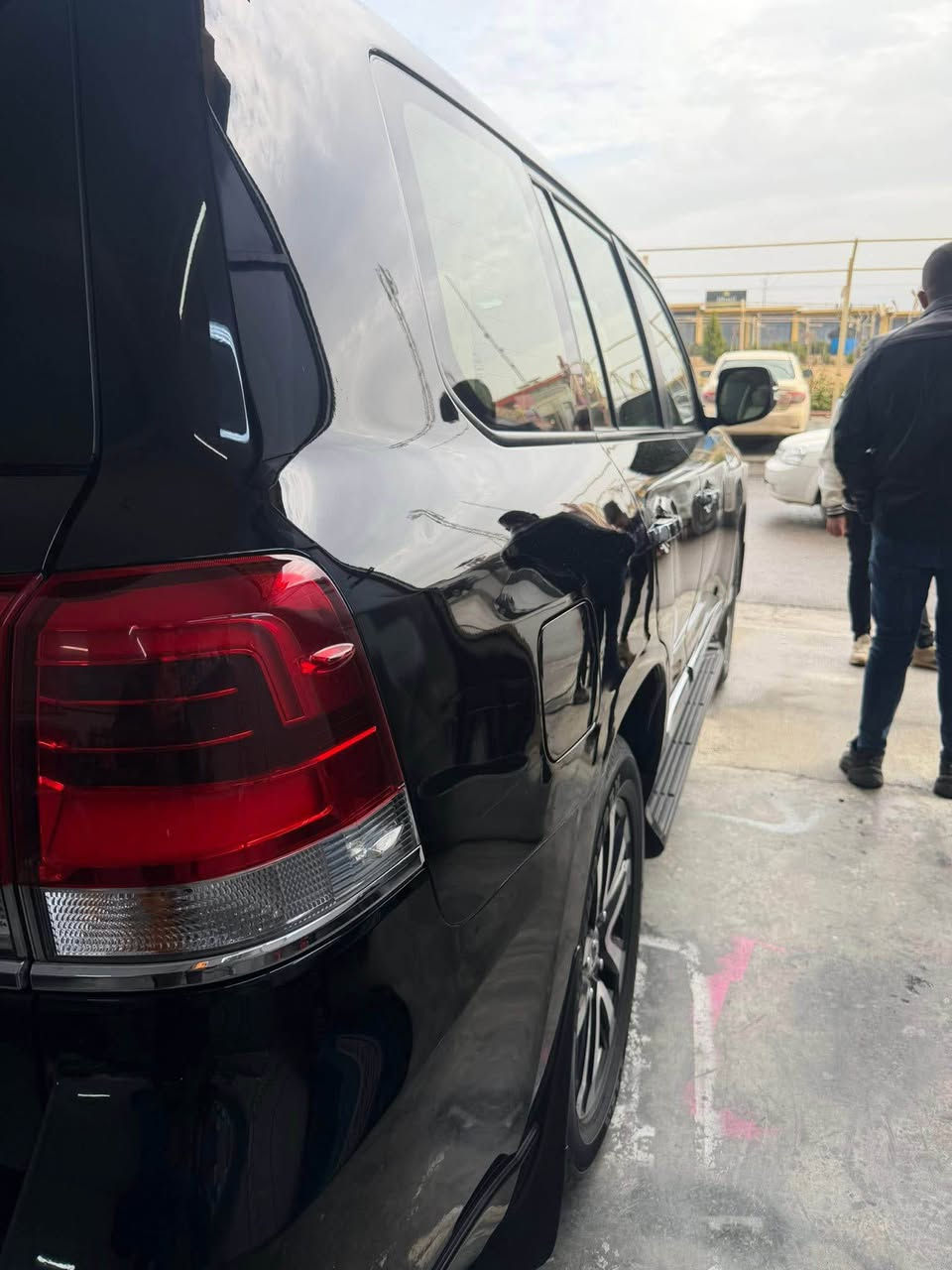 لاندكروز جكساره

2017

بريم 

معروفه مواصفات لبريم

طفايه 

كشنات جلد

مري شفط

تحكم ستيرن 

كشنات كهربائي الاماميه

اشارات بلمري 

فتحه 

رقم بغداد باسمي

شاشه بسكف

مكفوله 

لا حادث لا صبغ لا بارد 

شاحن لاسلكي
0️⃣7️⃣7️⃣2️⃣9️⃣7️⃣2️⃣3️⃣6️⃣7️⃣5️⃣
ماشيه 79 الف بعقوبة, ديالى
