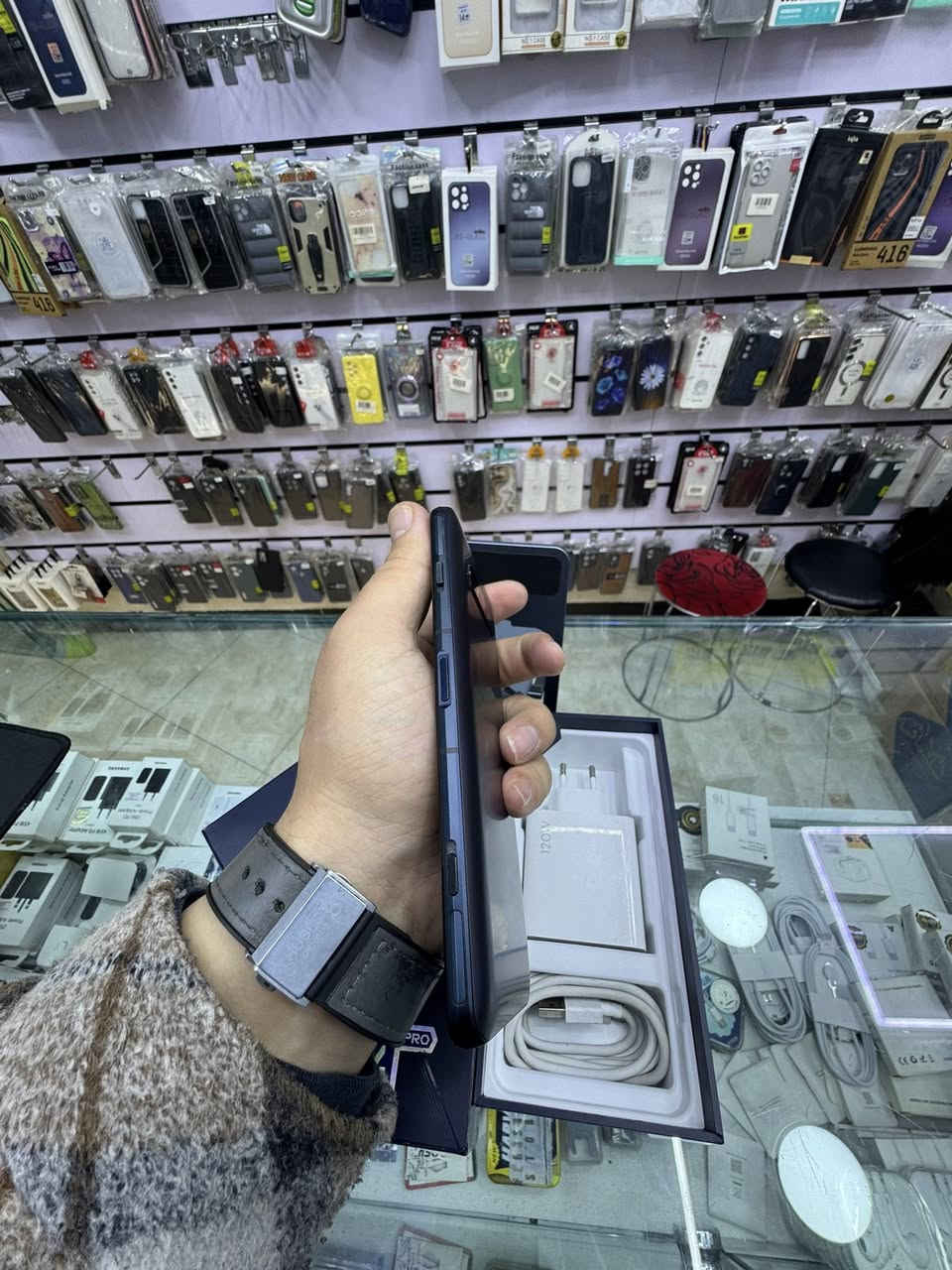 السلام علیکم …
بلاک شارک ٤ برو ،،ذاکرة ٢٥٦ / رام ١٢ لون اسود
جهاز کامل خراض و مابی ایشی کلشی بی ضمان جهاز ١٠٠٪٩٥ نظاف  ،بی ضمان ٧ ایام .

السعر:- ٢٥٥،٠٠٠ الف بی مجال 🔥🔥

——————————
خدمة توصيل متاحة في كل محافظة 🚕🚕🚕

*********** whats app حسین موبایلات
