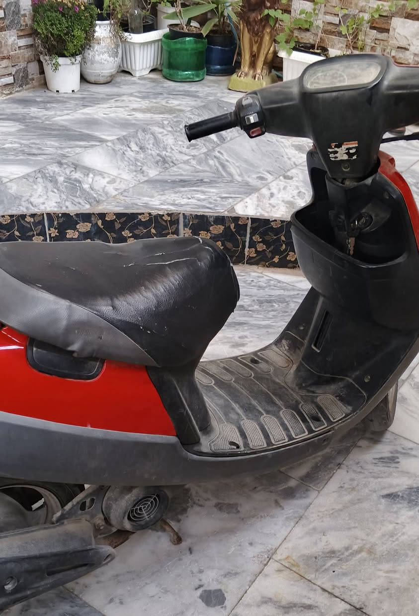 ‏‪***********‬‏السلام عليكم دراجه بطه 2003 للبيع دراجه خير من الله كهربائيات شغاله ما مفتوحه دارجه بيهاالخير والبركه نقرا سلف تشتغل دراجه نظيفه كلش كفراتها الاصليه موجوده بس الاماميه انارات عالي وناصر يشتغلن اناره خلفيه موجوده اشاير دراجه ما متعبتني مكاني كربلاء شهداء سيف  شارع ابو جواد الوكيل سعر الدراجه 300 وبيها مجال مناسب
