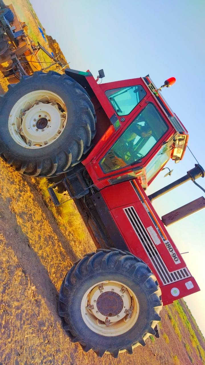 سلام عليكم فيات للبيع فول عادي ١٨٠منفيز سعر ٥٥ وبيه مجال ***********
