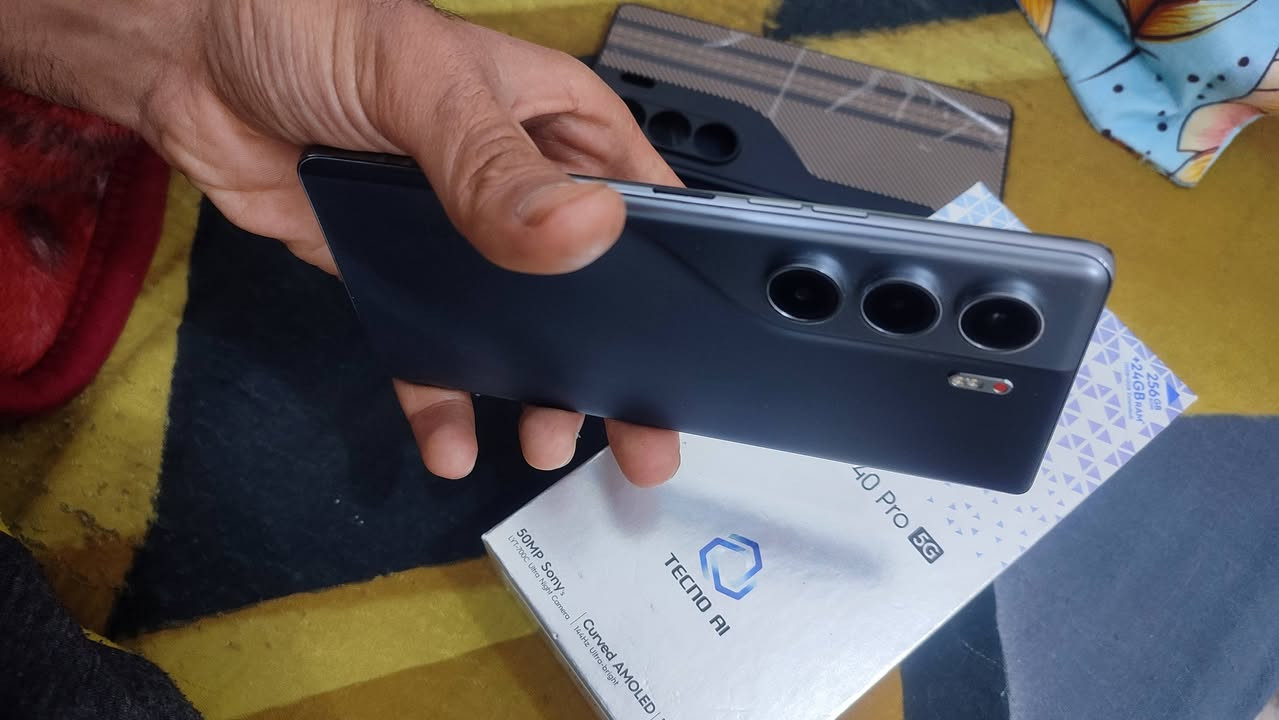 سلام عليكم جهاز كامون 40برو 5G جديد بمعناه كلمه  ذاكرا 256 عشوائية 12+12 فول مواصفات أخذته اول ما نزل ب425 رايدا ب300سبب البيع محتاج فلوس لو ما محتاج ما بيعه والله  نجف ***********9
