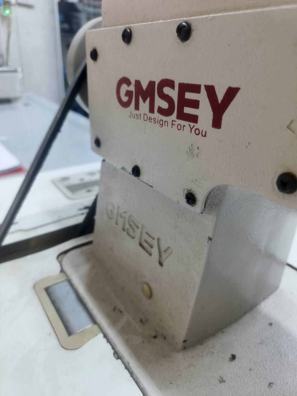 جمسي ماطور كاتم نضيفه مكانه الشعب سعره ٢٢٥ الف رقمي ***********
