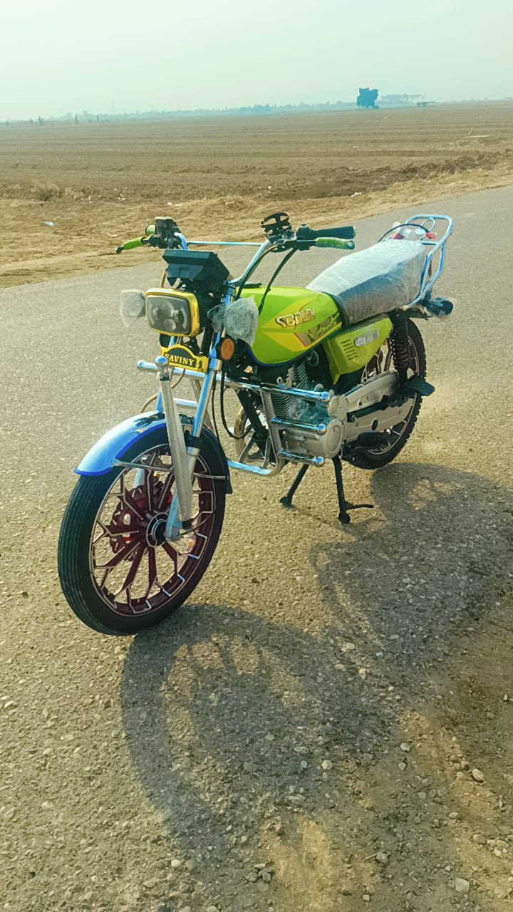 سيفان 24 خير من الله نظافة فول محرك ناعم  دراجه حلوه ومرتبة وصلنصة رياضي. اوراقهه اصوليه. ب650 تقاطع الساده. ***********
