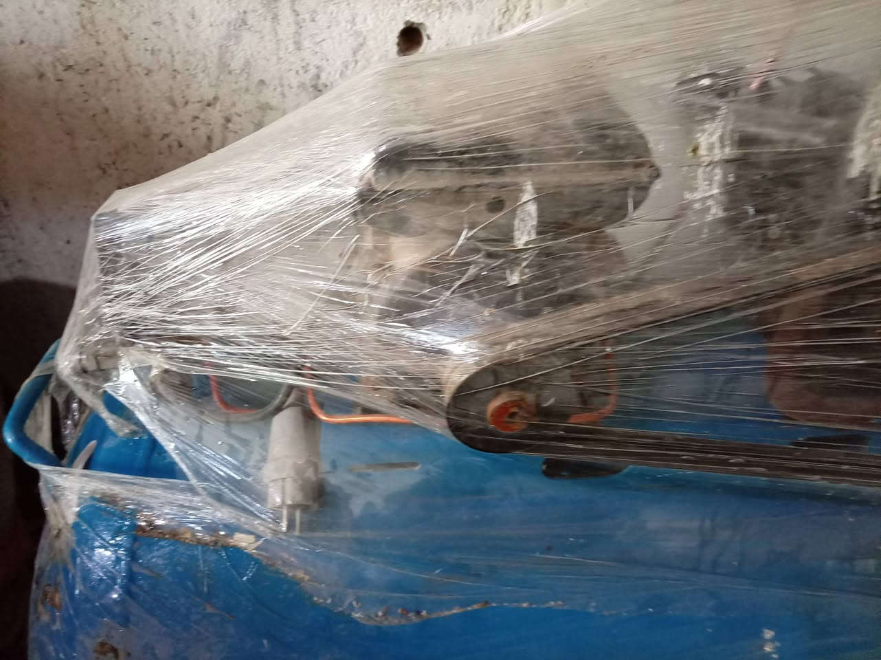 كمبريسر شغال نضافه 90٪ سعره750 لتواصل ***********.
