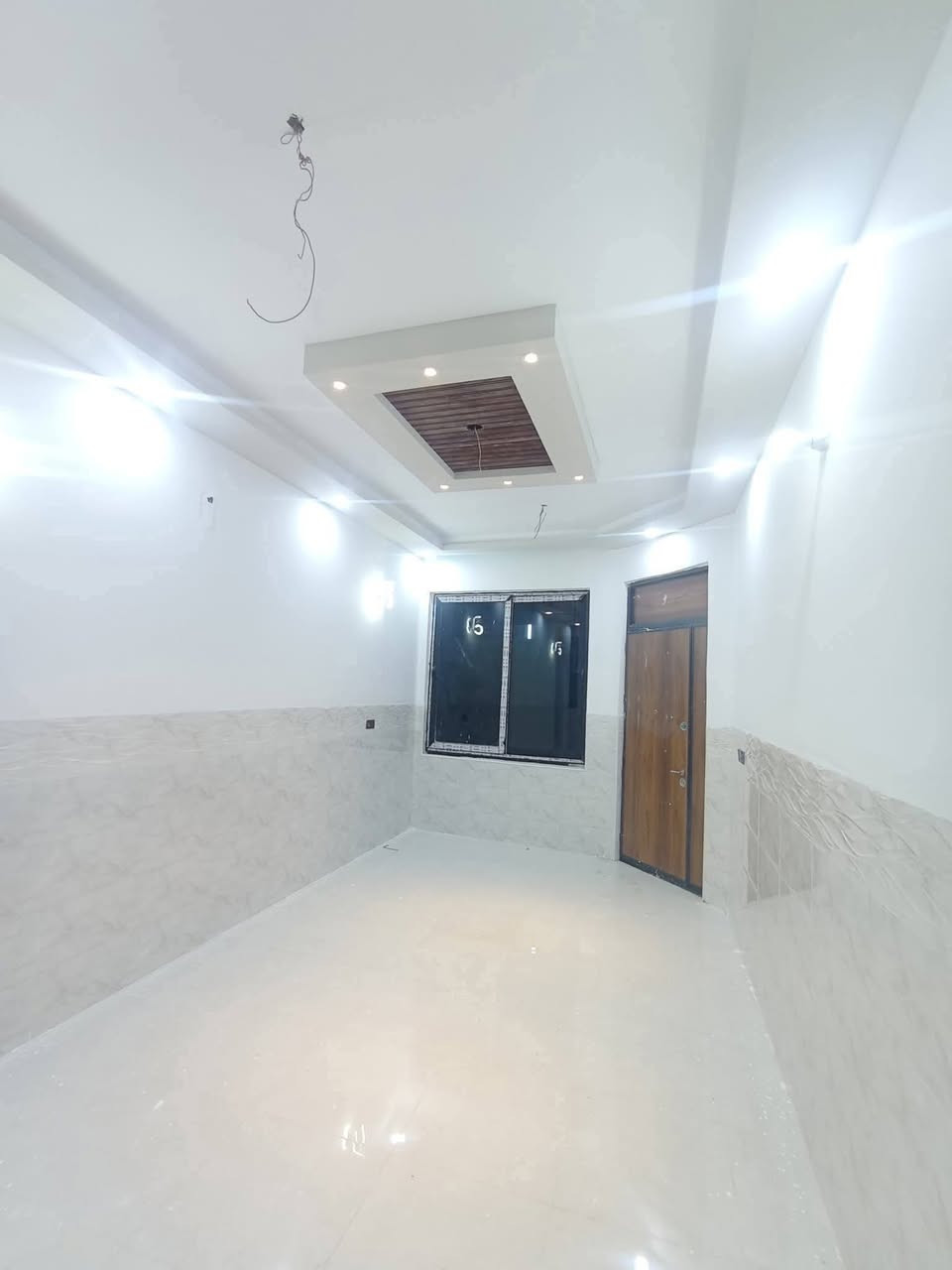 دار_للبيع بناء حديث حله_نادر_الاولى حي الزيتون 

المساحة 140 متر طابو زراعي سند25 

طابقين ثلاث غرف نوم وصاله وكليدور مطبخ وجمع صحيات  كراج سياره 

عرض الشارع 10متر تبليط مجاري كافة الخدمات 

للاستفسار الاتصال ***********
***********
مراجعة مكتب سومر للعقار نادر الاولى على الشارع الخدمي قرب حسينيه حنتوش
