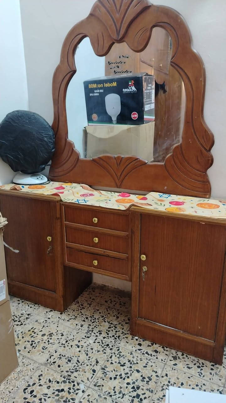 سلام عليكم جبتلكم كنتور وزاوية وميز مراية نظيفات بس بيهن اضرار بسيطةوكلهن تسكام عراقي  سعرهن كلهن 350 وبيهن مجال


**إذا كنت صاحب هذا الإعلان وتريد حذفه لأي سبب، رجاءا أرسل رسالة إلى الدعم الفني**