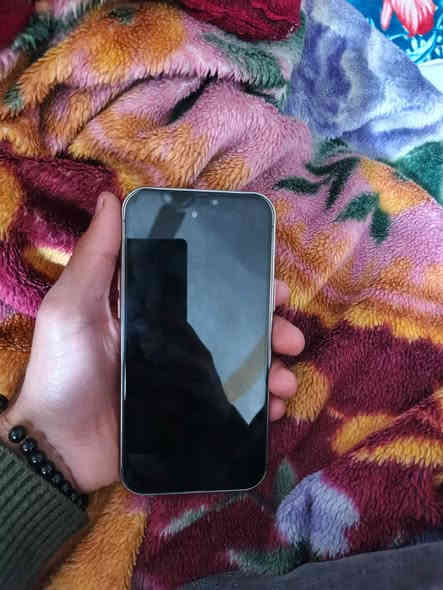 السلام عليكم ايفون12 برو ماكس ذاكرة١٢٨ بطارية ٧٧ بلادية مبدل شاشة وضهر مفطور بغداد لامين الثانية سعرة 275 وبي مجال شراي يتصل*********** ما يعجبك المنشور اعبر لا ضل تعلق
