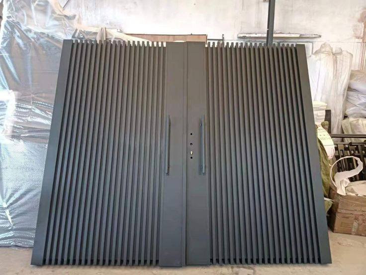 عرض خاص سعر الباب 450 مع النقل والصبغ الاساس والتركيب ***********
