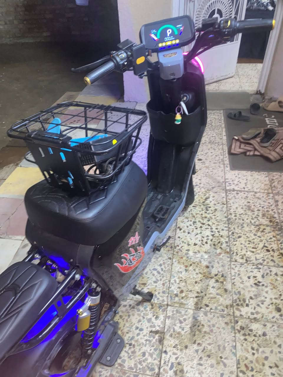 سلام عليكم دراجه r9للبيع 
شاحنه اصليه ونلي رقميه
تشغيل سويج كارت و بصمه تشغيل عن بعد
كفرات اصلي ونلي 
موديل الدراجه 2026
مكاني المشتل خلف شارع الحاسبه للتواصل 
***********
او مراسله خاص
