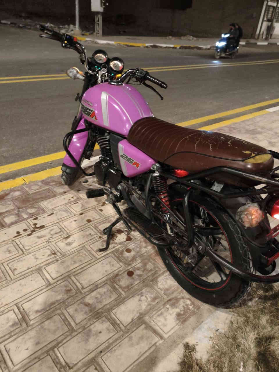 سلام عليكم دايوان نفخ للبيع مديل 23  ارقام سنوية نگليزي شوفت عينكم دراجة خير من الله ما متواجد خاص سعر ثنـين وربع وبيها مجال حگ الجيهه مكاني كربلة
***********
