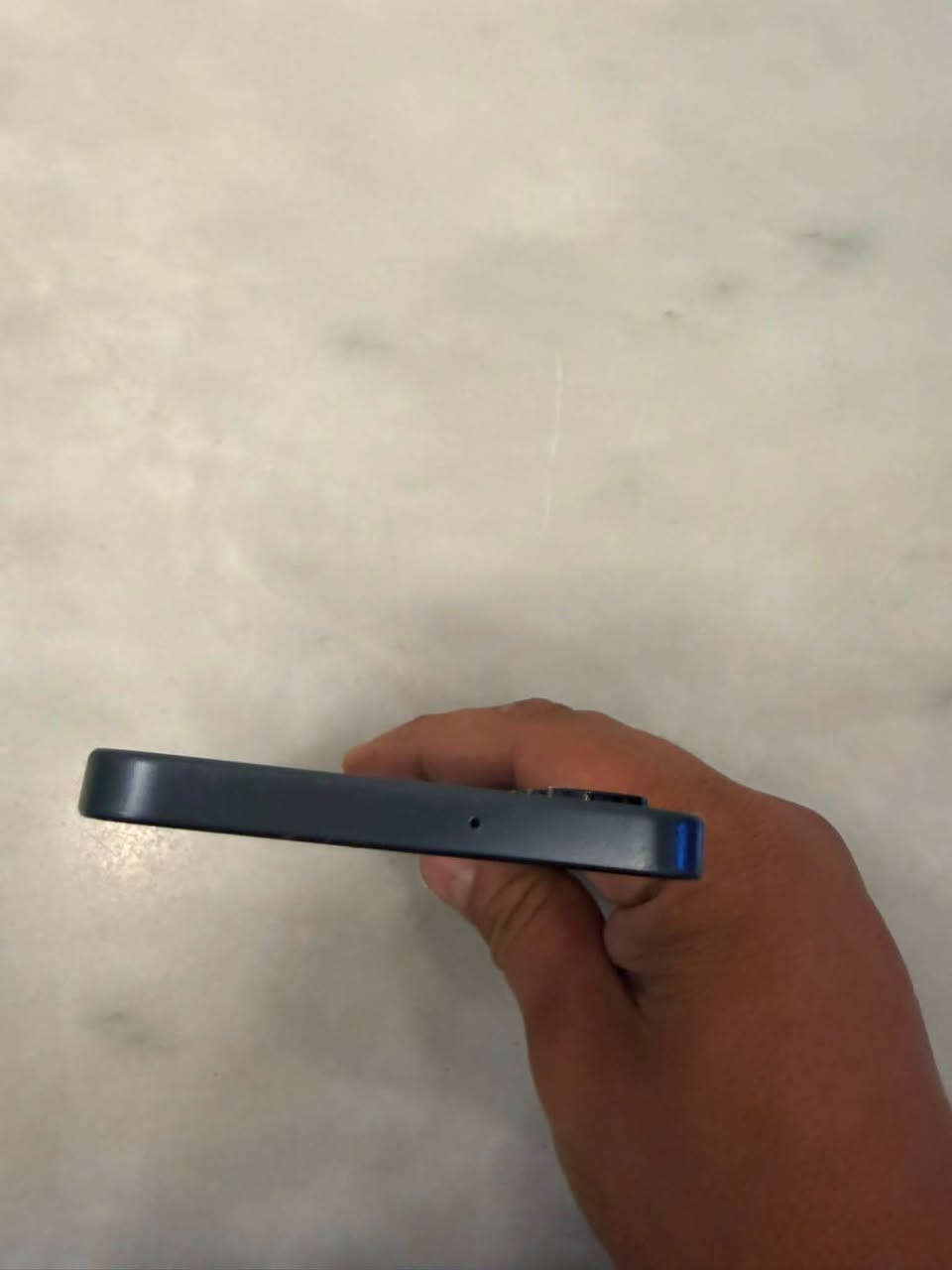 السلام عليكم
جهاز  SAMSUNG A16
غراضه كامله 
نضافته 95%
بي طخه بسيطه بل شاصي 
السعر 170
العنوان :بغداد/ العامريه 
رقم:***********
