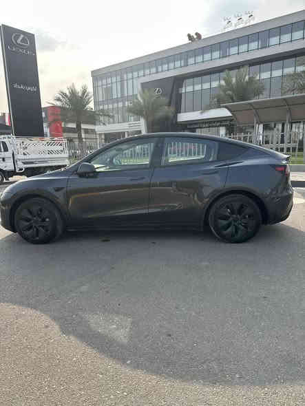 السلام عليكم 
تسلا مودل واي |Tesla Model Y 

سنة الصنع :2024 

السيارة تك ماطور لونك رينج ماشية 27 الف ميل

اونلاين 

مواصفات التسلا معروفة

موجود بيها اوتو بارك

السيارة حادثها حلو وسعرها حلو

فقط البنيد مبدل

***********
