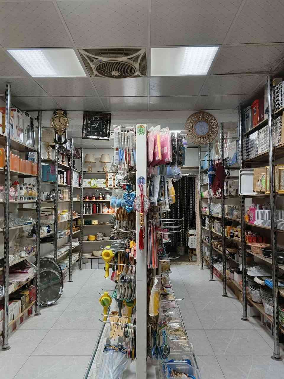محل للبيع العنوان صليخ شارع ابو طالب السوق القديم مقابل طرشي ومخلات المرتضى هوه وأغراضه كلشي بل محل كدامكم ويا السعر 8 مليون تجي تشوفه محل يسوه وأكثر اذا سويت الشغلات الي بي يكلفك أكثر وابو المصلحه يعرف بهل شي وطبعا السوق شعبي اربع وعشرين ساعه بي ناس وبيع خير من الله وانتَ وشطارتك بعد


**إذا كنت صاحب هذا الإعلان وتريد حذفه لأي سبب، رجاءا أرسل رسالة إلى الدعم الفني**