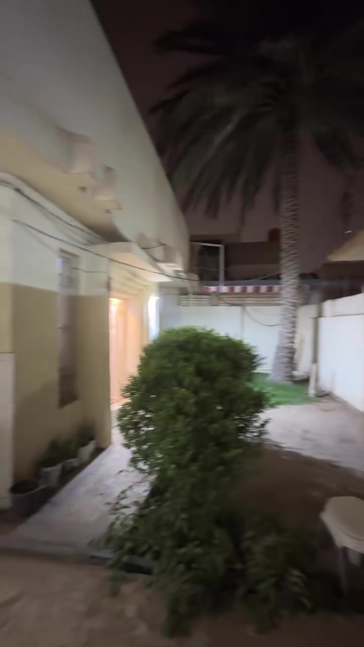 دار للبيع 240 متر في حي الجمعية خالف  شارع 20 لاستفسار ***********الجزيره للعقار
