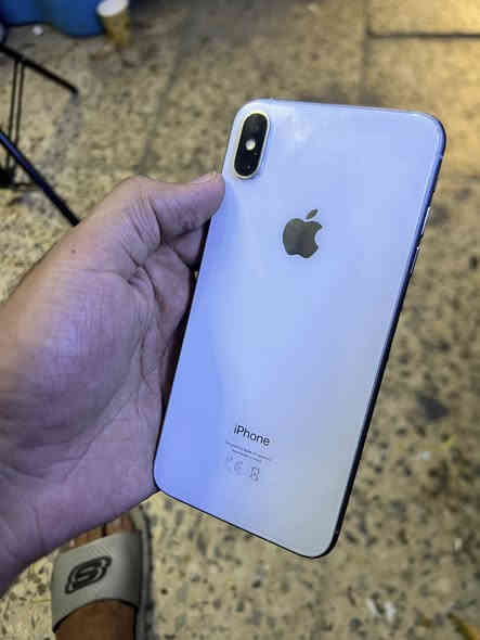 السلام عليكم 
آيفون اكس إس ماكس للبيع 

ذاكرة ٦٤ 

نظيف جدا فقط مبدل بطارية اصلية 

بصمة وجه متوقفة 

يدعم الشريحة الإلكترونية 

السعر ١٣٠ مكاني الأمين الثانية 

***********
