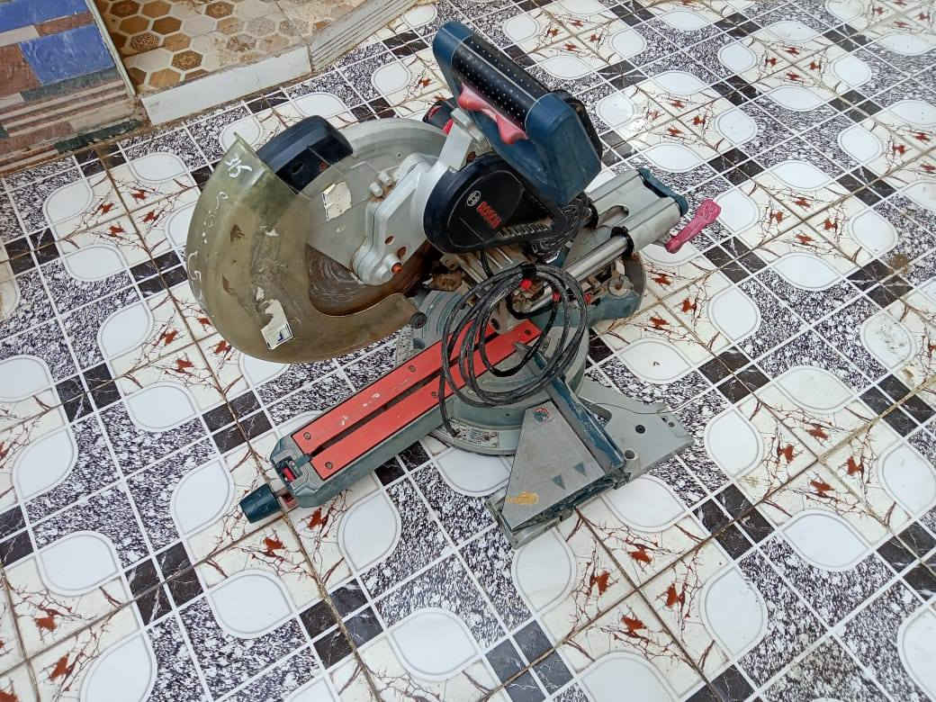 مكينه بونتيشه المنيوم وخشب اصليه جميع الاتجاهات 
السعر 500
***********
