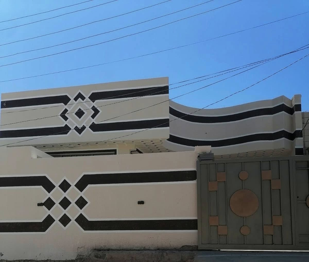 سلام عليكم للبيع بيت مساحه ٢١٠ متر مكانه حي العسكري الطاقه قطاع 17 طابقين يحتوي عل 5 غرف نوم وباقي تفاصيل بالمنشور سعر ٢٥٠ مليون استفسار اكثر اتصل عل الرقم ‭***********‬ مكلف بالنشر

