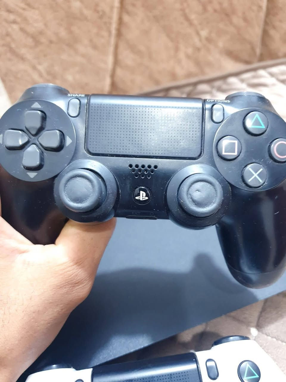 السلام عليكم
جهاز ps4 slim اونلاين 
بلي فور سلم  نضيف لا مصلح ولا مفتوح يشتغل مثل الورد ويا جوستكين جوستك السودة شغاله فول الجوستك البيضة عطلانه طبعا اثنينهم اصليات.  ويا تلث اقراص
 
Battlefield 5
Gta 5 
Mincraft 
 السعر250 الف و بي مجال   اني من ديالى


**إذا كنت صاحب هذا الإعلان وتريد حذفه لأي سبب، رجاءا أرسل رسالة إلى الدعم الفني**