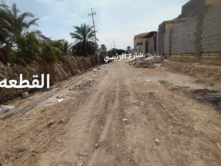 السلام عليكم
قطعة ارض للبيع الموقع حي الامير السكني قرب جسر ابو حديبه  مثل مامتضح في الصور 
قطعه طابو اسهم زراعي 
المساحه 180 واجه 9 ونزال 20
متوفر كافة الخدمات من كهرباء وماء 
للاستفسار الاتصال على الارقام 
***********
***********
